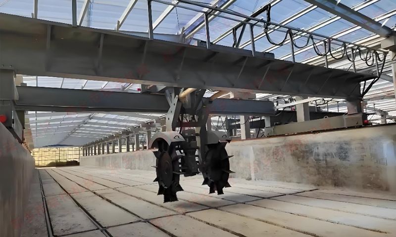 Can the trough-type turnover and throwing machine throw and turn materials in reverse